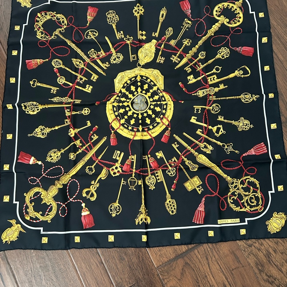 Rare Hermes Paris France Les Cles "The Keys" Key & Tassel Motif 100% Silk Scarf - Picture 6 of 7